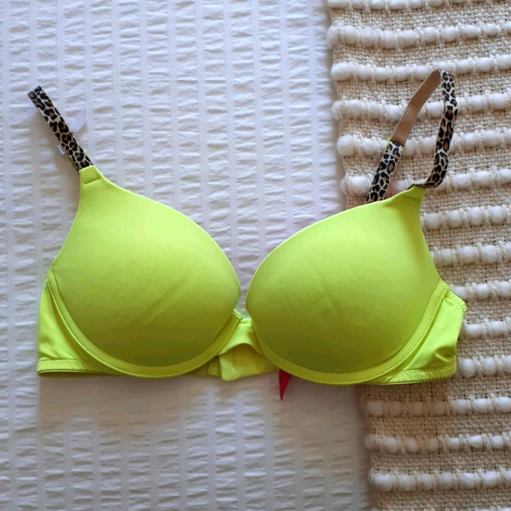 PINK Victoria's Secret Green Bra